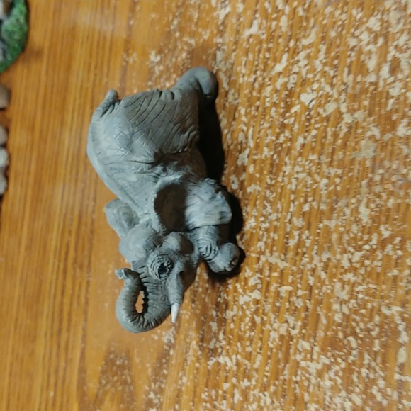 Lot of 8 different elephant curios - Picture 2 of 12